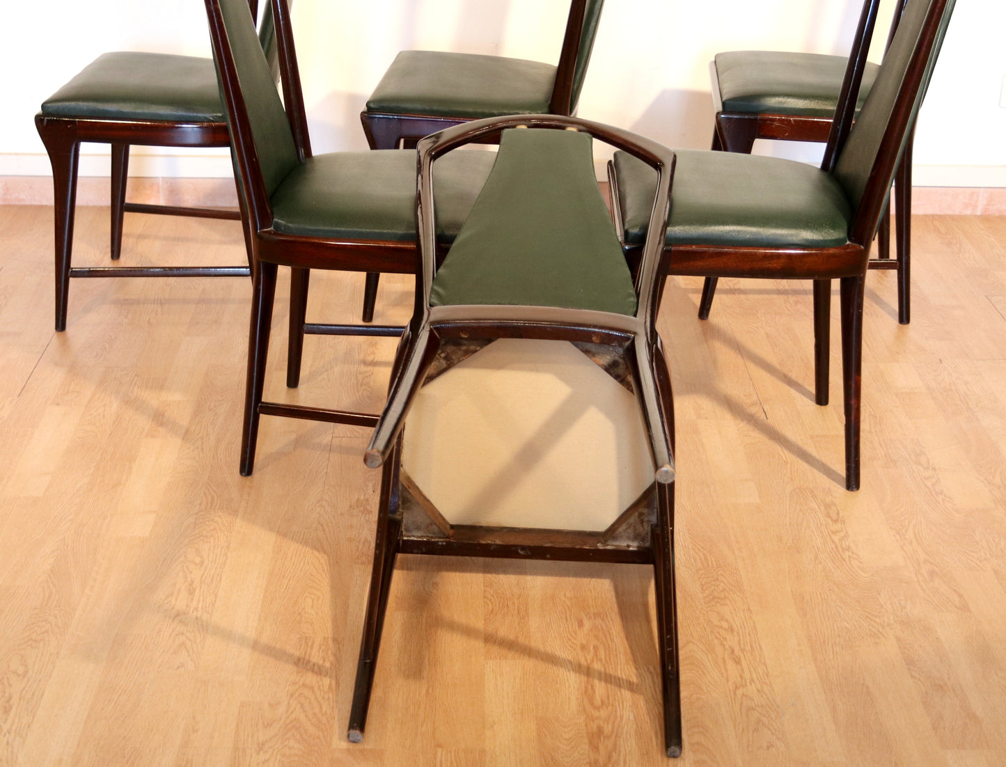 Set 6 sedie di metà secolo di Osvaldo Borsani, Atelier Borsani Varedo, mogano, palissandro pelle e ottone, Italia, anni '50