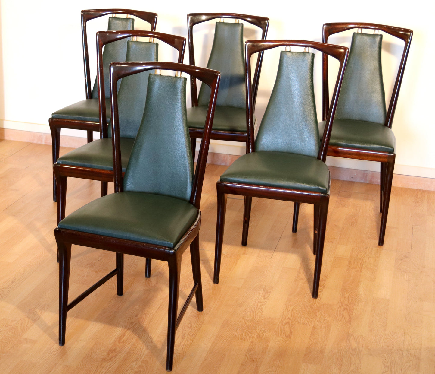 Set 6 sedie di metà secolo di Osvaldo Borsani, Atelier Borsani Varedo, mogano, palissandro pelle e ottone, Italia, anni '50