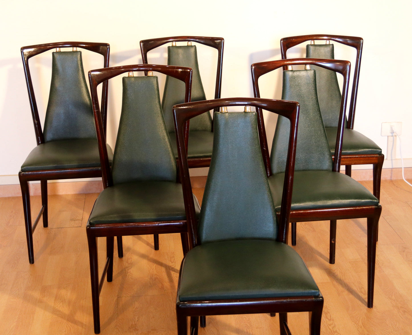 Set 6 sedie di metà secolo di Osvaldo Borsani, Atelier Borsani Varedo, mogano, palissandro pelle e ottone, Italia, anni '50