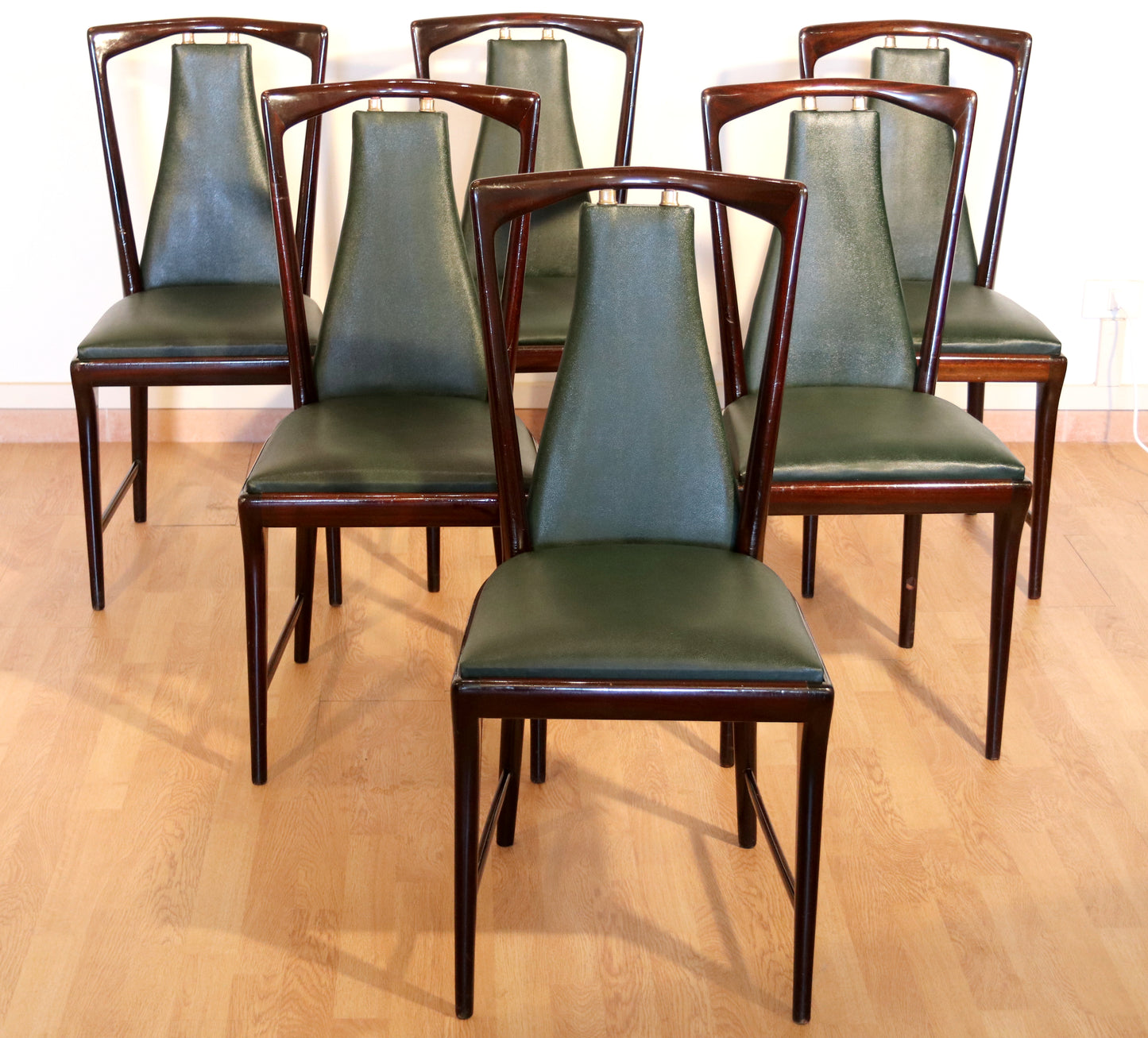 Set 6 sedie di metà secolo di Osvaldo Borsani, Atelier Borsani Varedo, mogano, palissandro pelle e ottone, Italia, anni '50