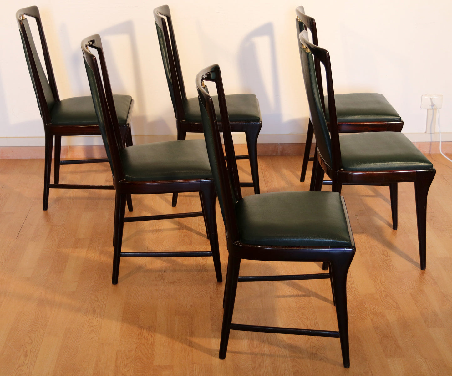 Set 6 sedie di metà secolo di Osvaldo Borsani, Atelier Borsani Varedo, mogano, palissandro pelle e ottone, Italia, anni '50
