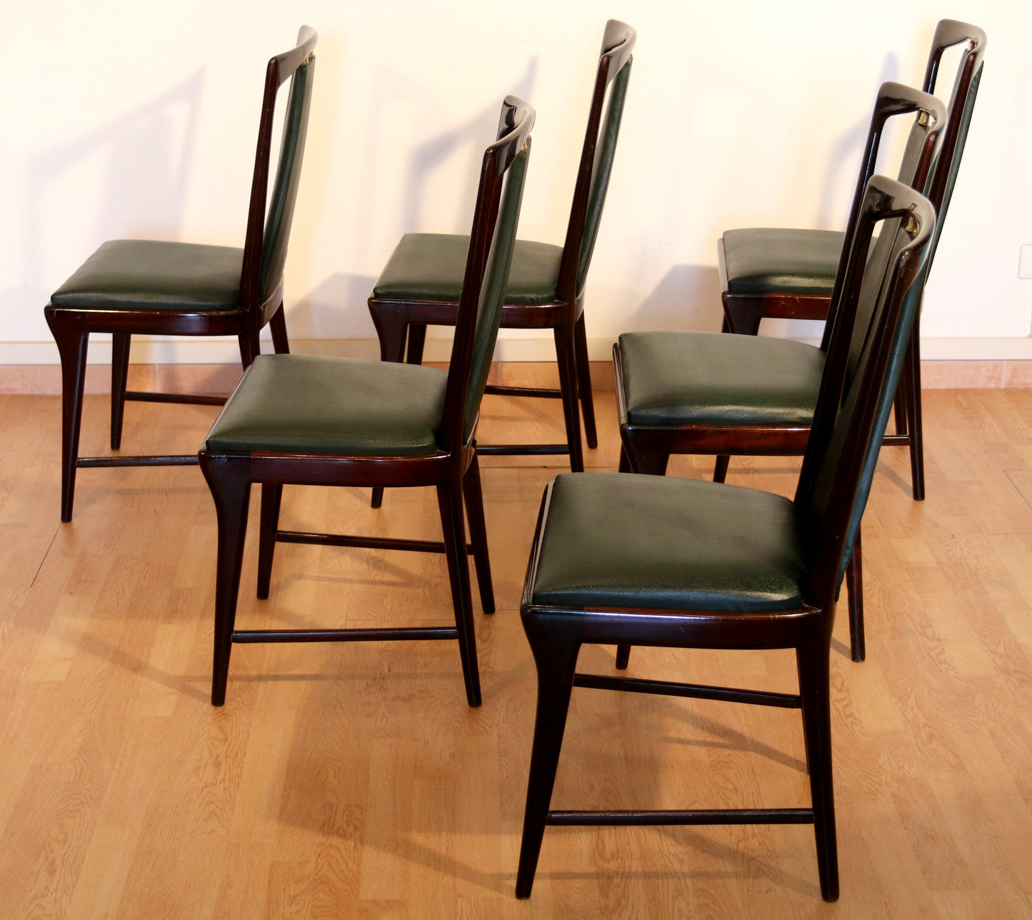 Set 6 sedie di metà secolo di Osvaldo Borsani, Atelier Borsani Varedo, mogano, palissandro pelle e ottone, Italia, anni '50
