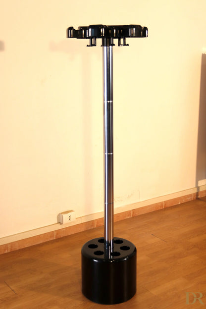 Appendiabiti velca con portaombrelli in plastica nera e palo centrale cromato design paolo orlandini per velca milano